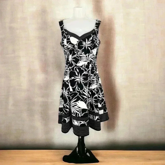 Nine West Black and White Size 8 Petite sleeveless Flared Party Dress Zip Up - Picture 2 of 5